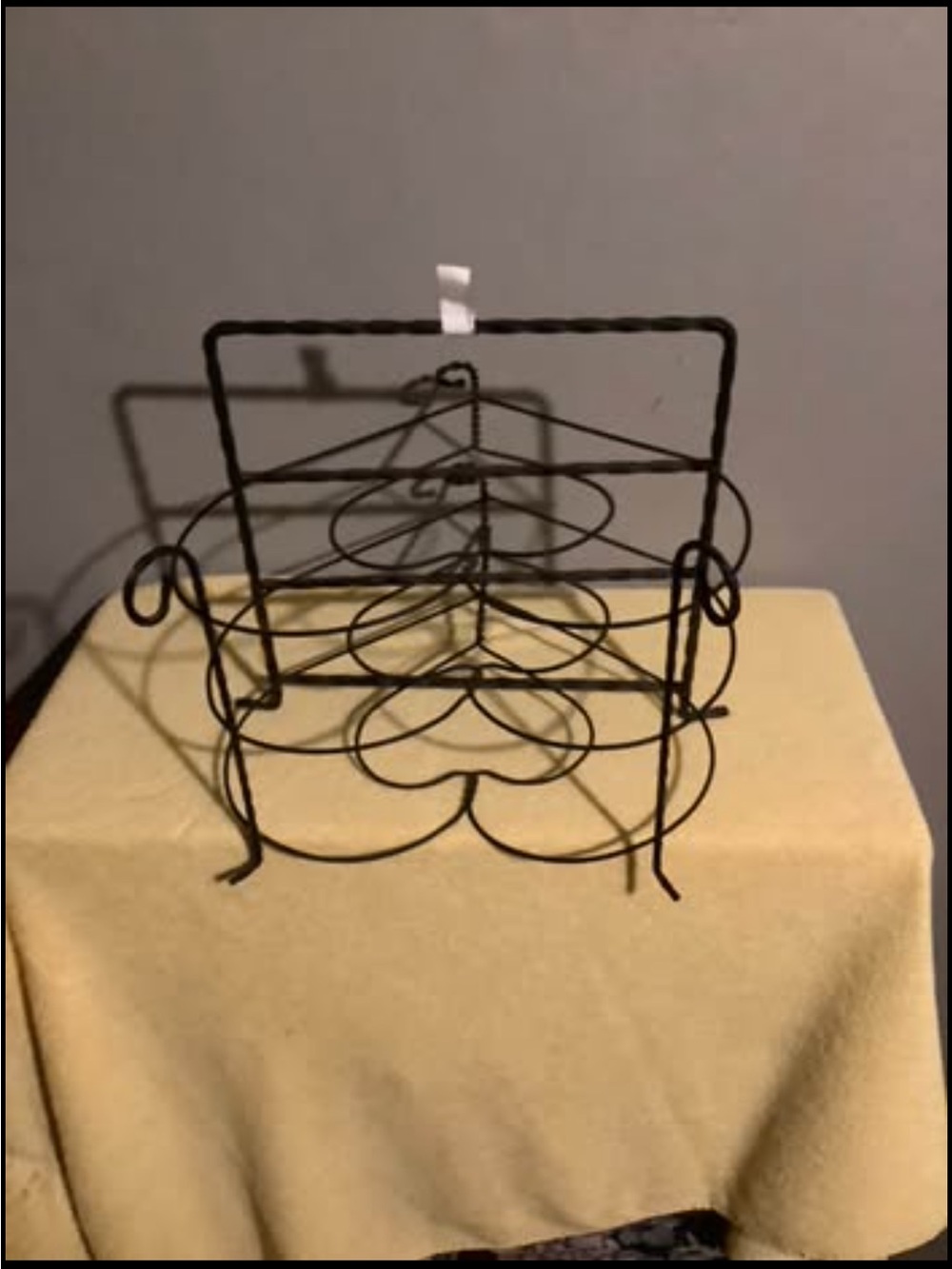 Vintage Black Wire Pie heart shape rack